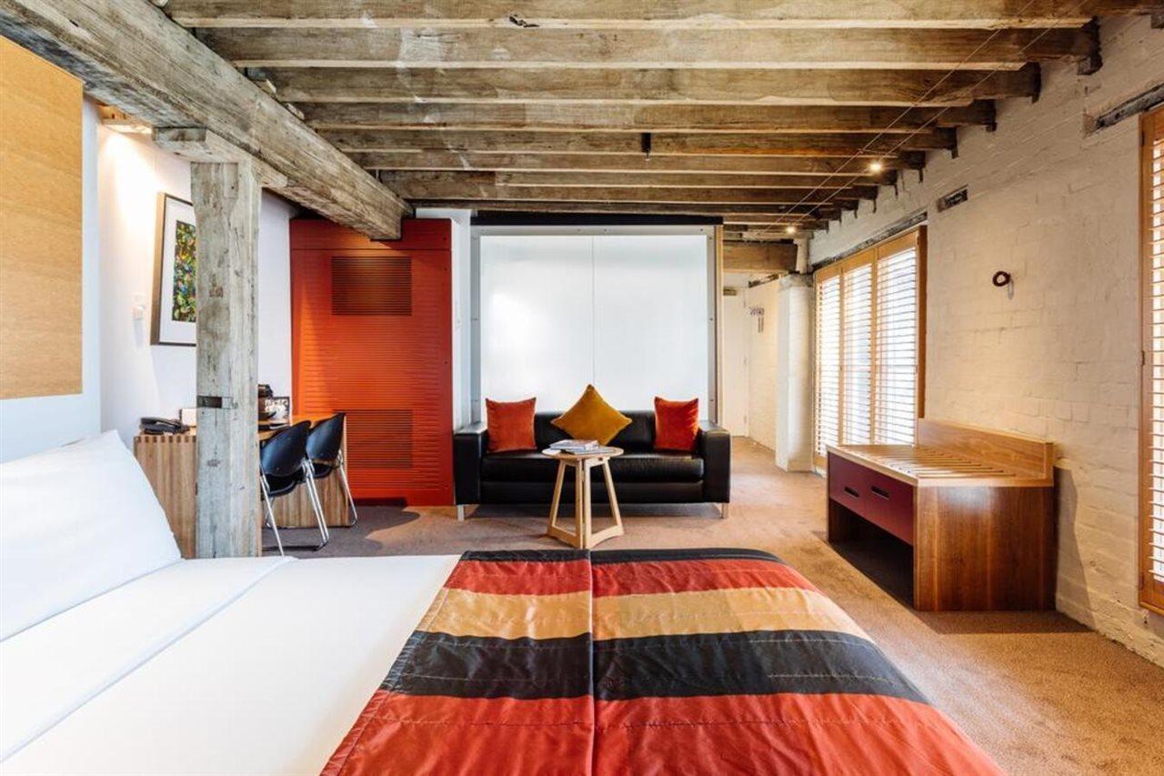 The Henry Jones Art Hotel Hobart Eksteriør bilde The interior of a one-bedroom apartment at the hotel