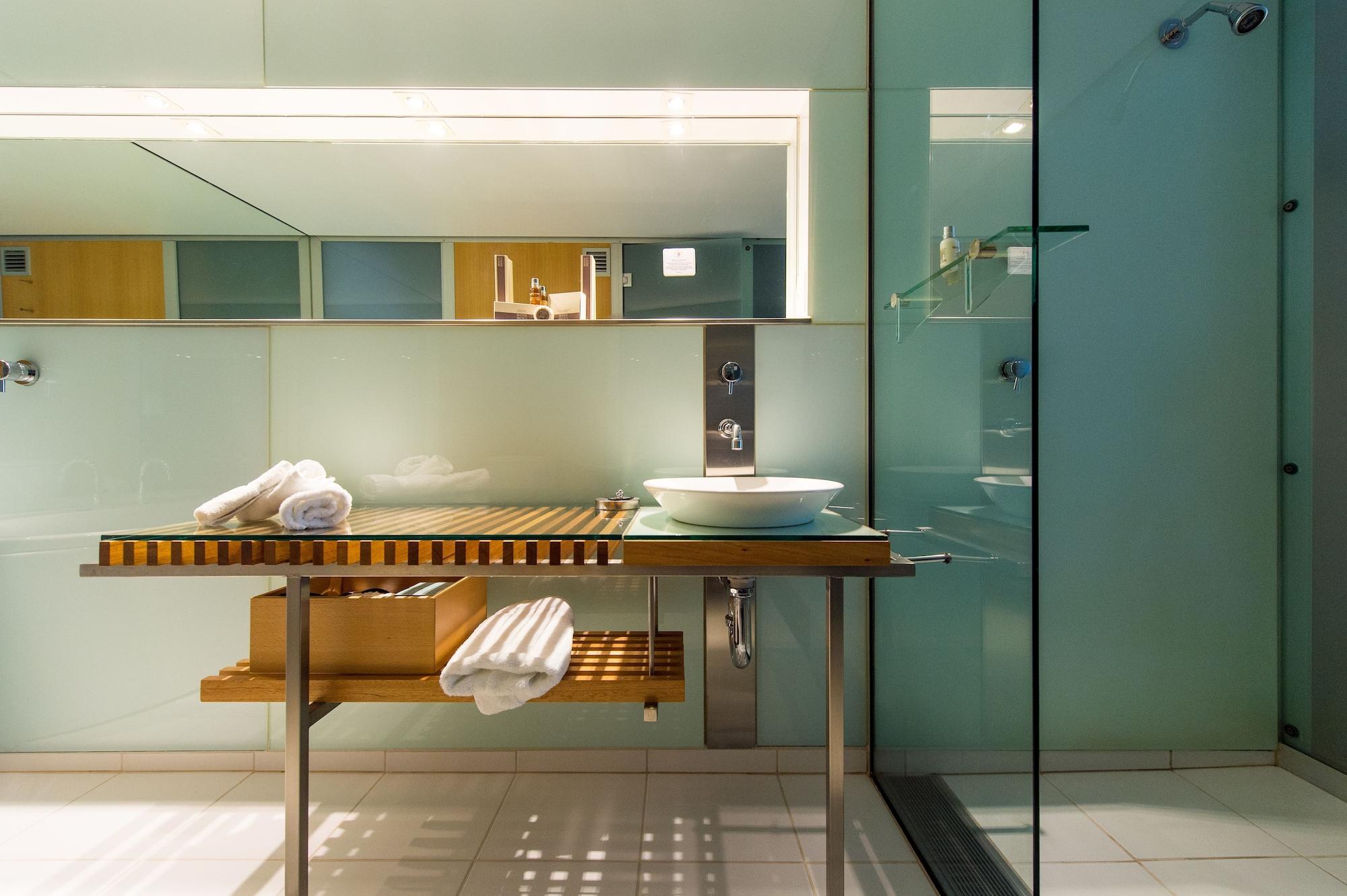 The Henry Jones Art Hotel Hobart Eksteriør bilde Bathroom