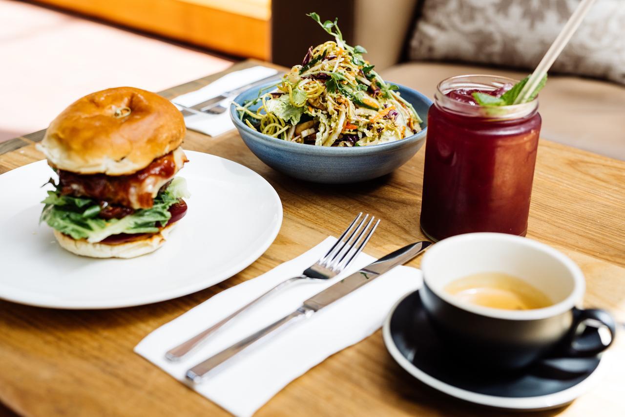 The Henry Jones Art Hotel Hobart Eksteriør bilde A meal at the restaurant